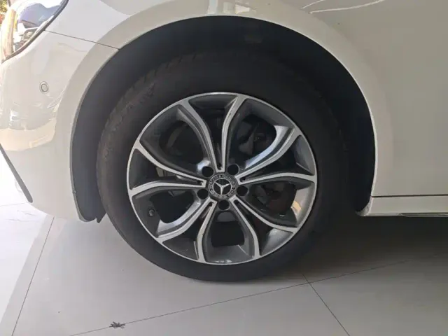 Mercedes-Benz E-Class — Фото автомобиля 22