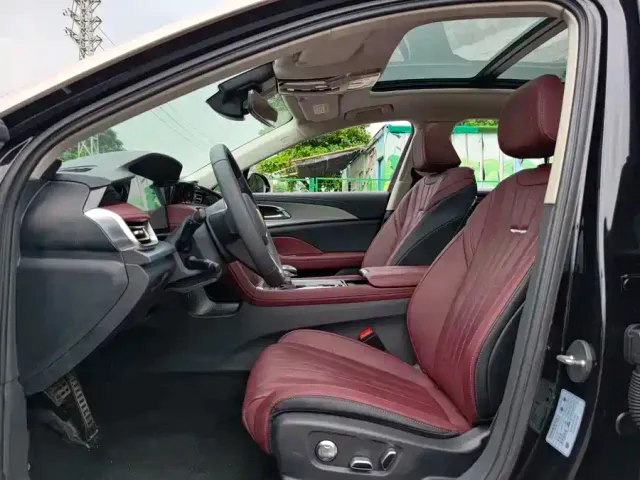 Hongqi H5 — Фото автомобиля 8