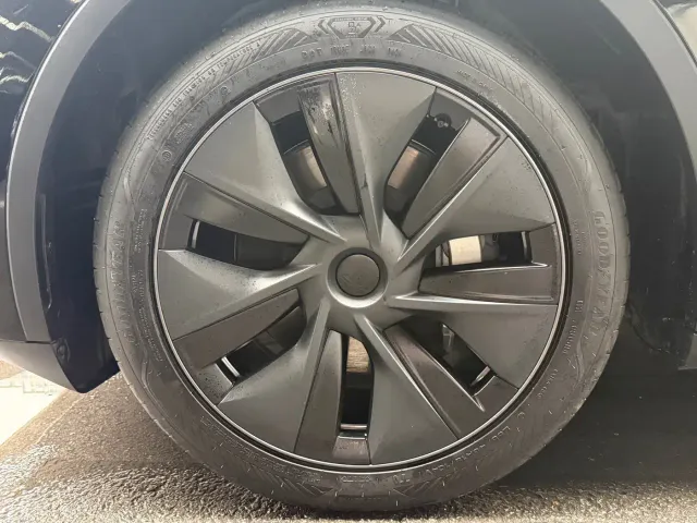 Tesla Model Y — Фото автомобиля 14