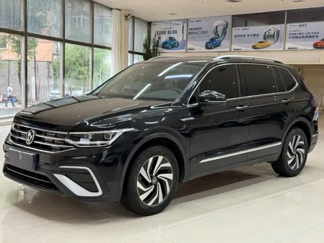 Фотография автомобиля — Volkswagen Tiguan L