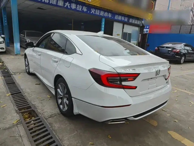 Honda Accord — Фото автомобиля 4