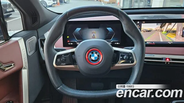 BMW iX — Фото автомобиля 16