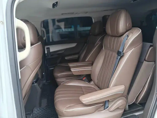 Roewe iMAX8 — Фото автомобиля 12