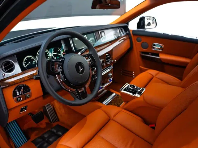 Rolls-Royce Phantom — Фото автомобиля 8