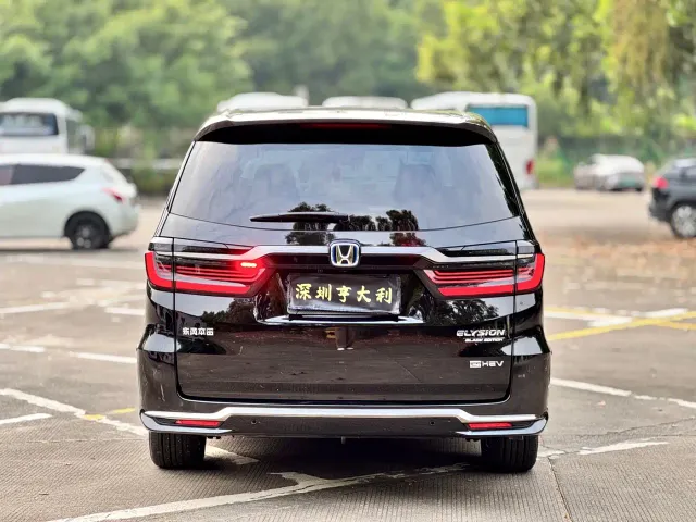 Honda Elysion — Фото автомобиля 6