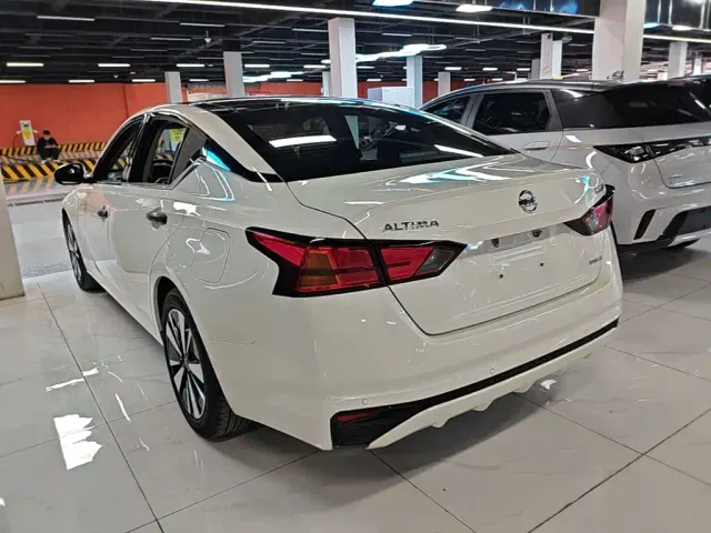 Nissan Teana — Фото автомобиля 4