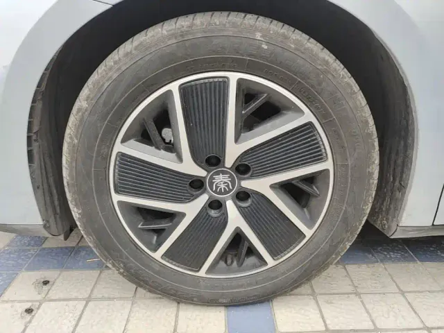 BYD Qin L — Фото автомобиля 22