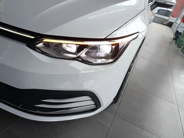 Volkswagen Golf — Фото автомобиля 23