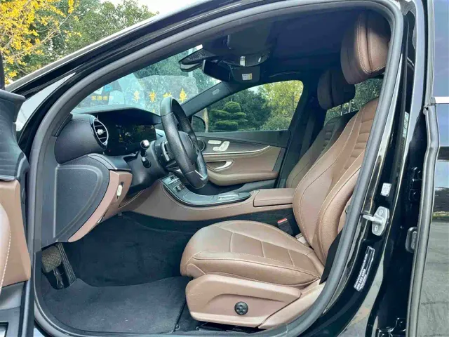 Mercedes-Benz E-Class — Фото автомобиля 4