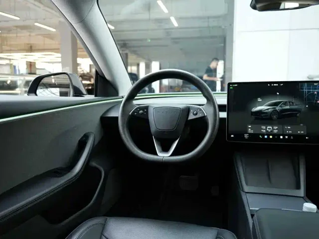 Tesla Model 3 2023 Rear-Wheel Drive — Фото автомобиля 8
