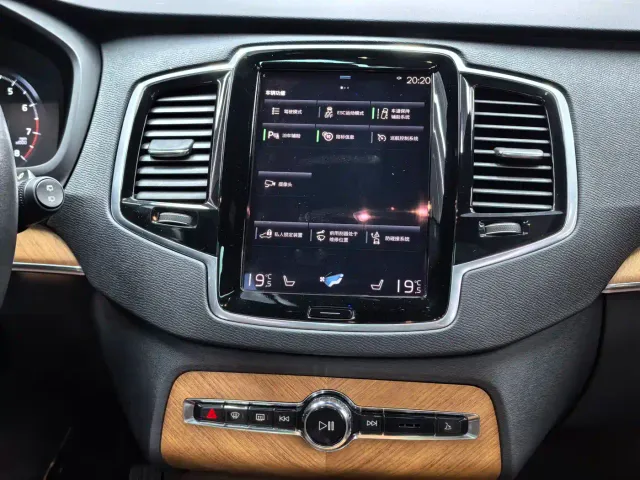 Volvo XC90 — Фото автомобиля 28
