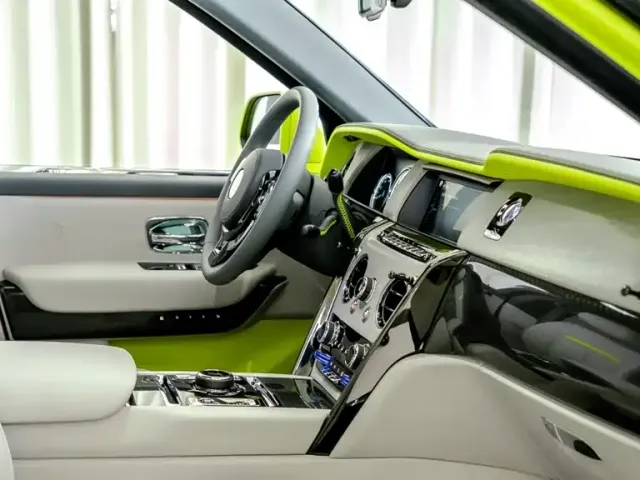 Rolls-Royce Cullinan — Фото автомобиля 16