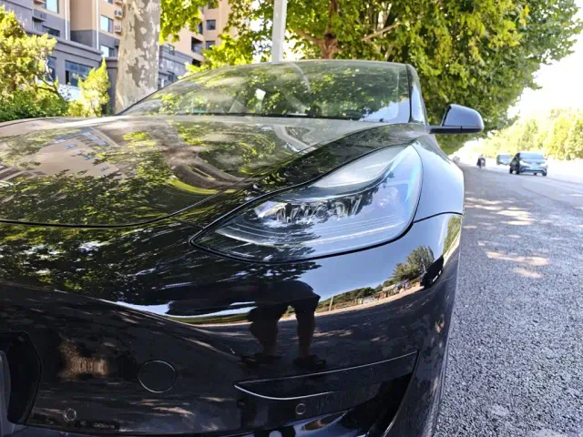 Tesla Model 3 — Фото автомобиля 17