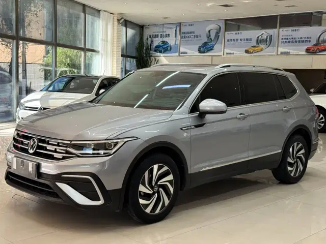 Фотография автомобиля — Volkswagen Tiguan L