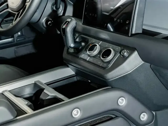 Land Rover Defender — Фото автомобиля 19