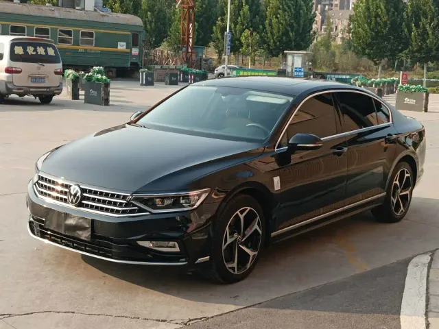 Фотография автомобиля — Volkswagen Magotan