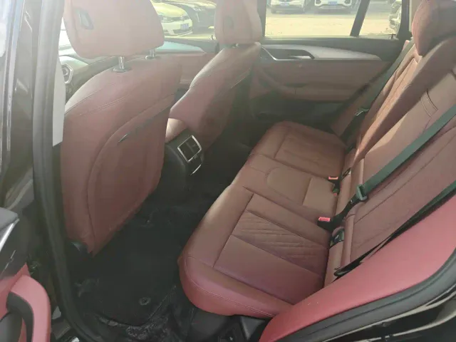 BMW iX3 — Фото автомобиля 12
