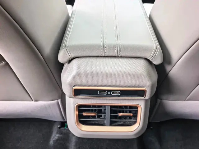 Geely ICON — Фото автомобиля 11