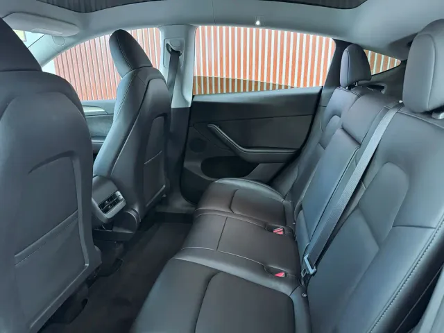 Tesla Model Y — Фото автомобиля 8