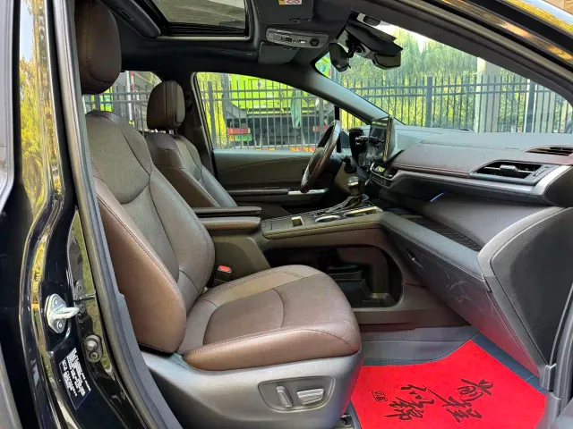 Toyota Sienna — Фото автомобиля 16