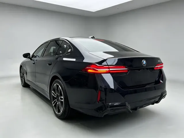 BMW 5 Series — Фото автомобиля 9