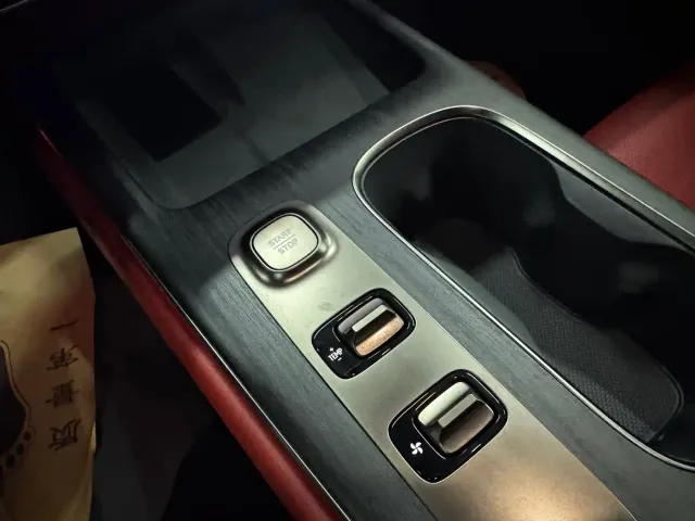 Xiaomi SU7 — Фото автомобиля 9