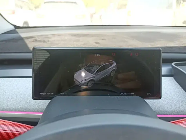Tesla Model Y — Фото автомобиля 11