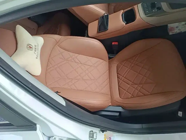 Changan Qiyuan A05 — Фото автомобиля 24