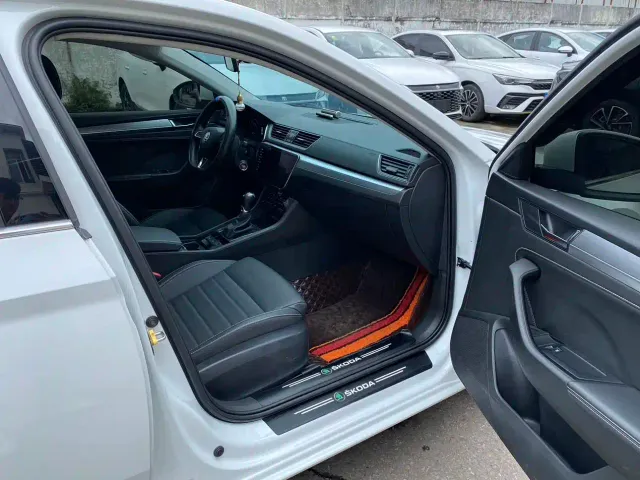 Skoda Superb — Фото автомобиля 9