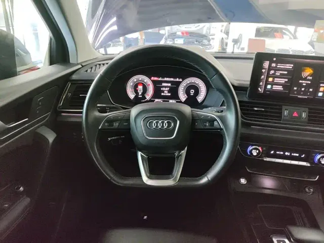 Audi Q5L — Фото автомобиля 10