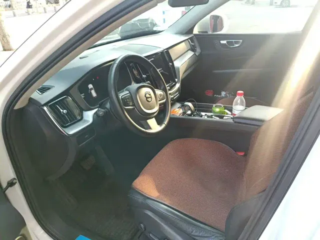 Volvo XC60 — Фото автомобиля 16