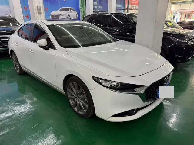 Mazda Axela — Фото автомобиля 8