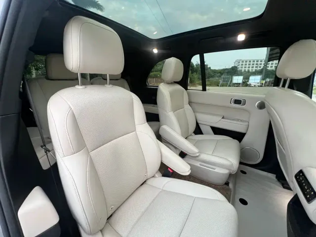 Li Auto L8 — Фото автомобиля 7