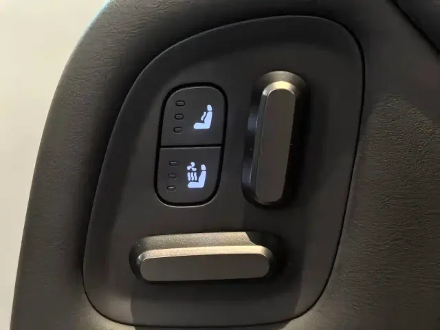 Li Auto MEGA — Фото автомобиля 11