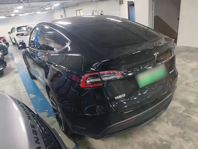 Tesla Model Y — Фото автомобиля 4