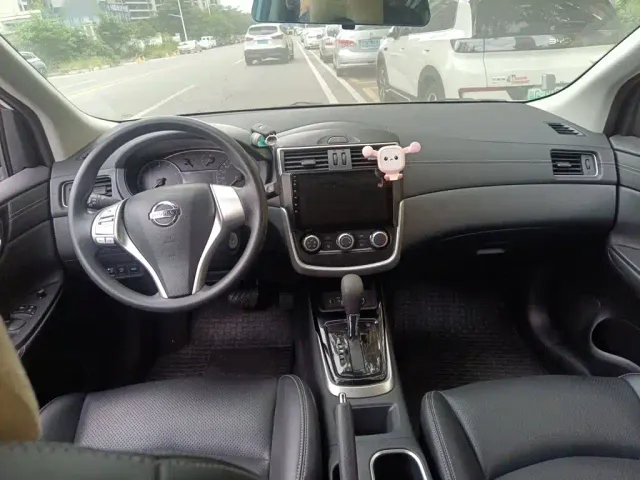 Nissan Tiida — Фото автомобиля 12