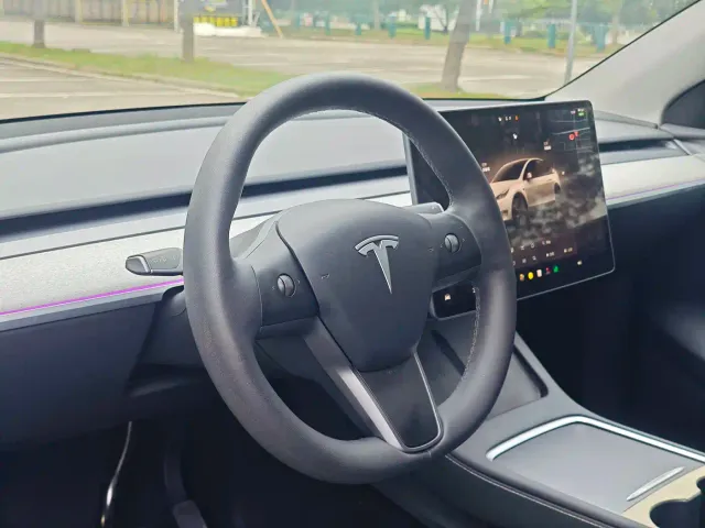 Tesla Model Y — Фото автомобиля 15