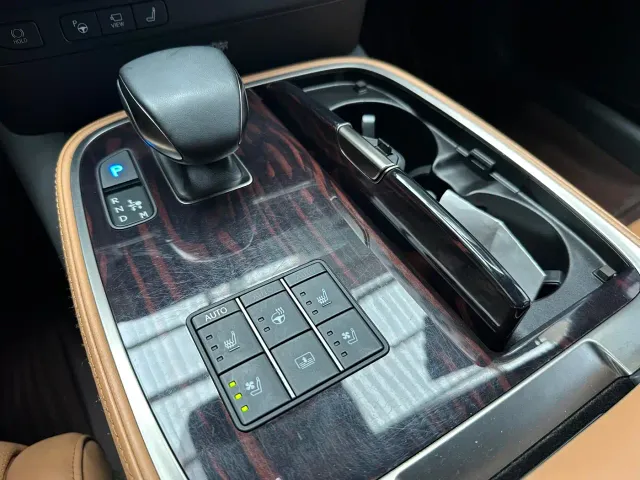 Lexus LS — Фото автомобиля 12