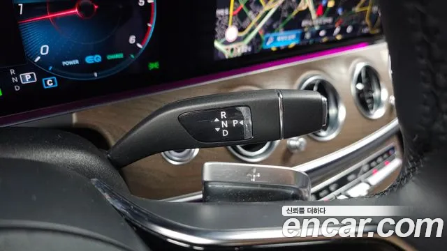 Mercedes-Benz E-Class — Фото автомобиля 28