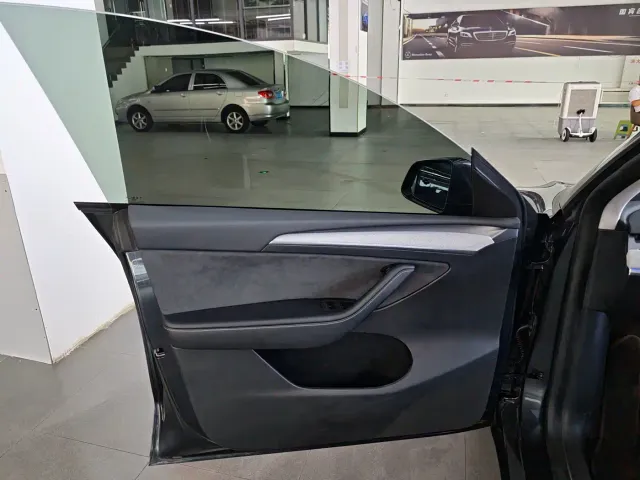 Tesla Model Y — Фото автомобиля 24