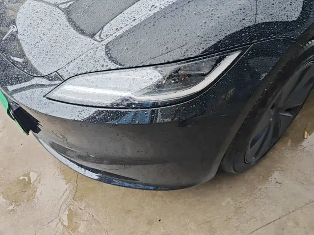 Tesla Model 3 — Фото автомобиля 23