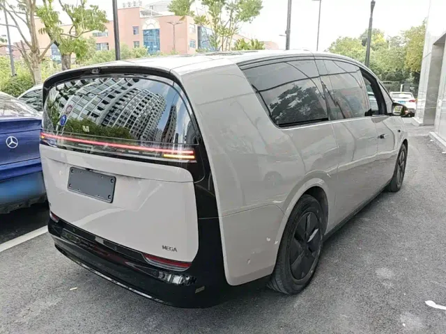 Li Auto MEGA — Фото автомобиля 6