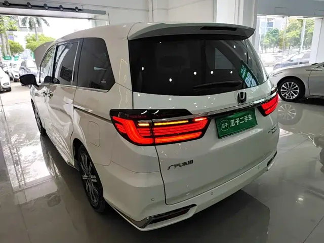 Honda Odyssey — Фото автомобиля 4