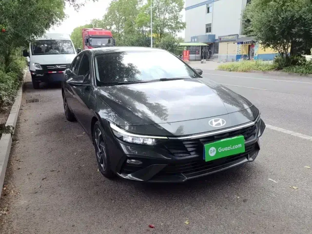 Hyundai Elantra — Фото автомобиля 3