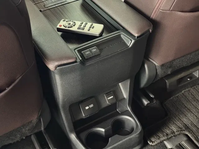 Toyota Granvia — Фото автомобиля 19