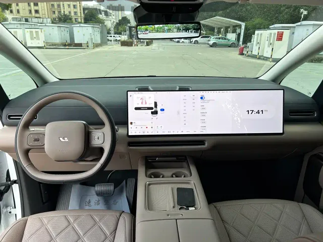 Li Auto MEGA — Фото автомобиля 19