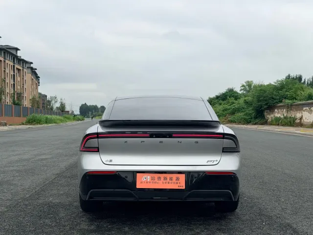 Xpeng P7+ — Фото автомобиля 15
