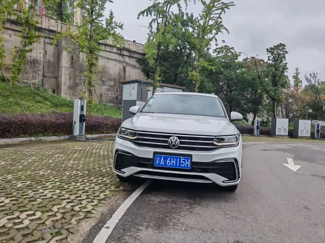 Volkswagen Tiguan L — Фото автомобиля 2