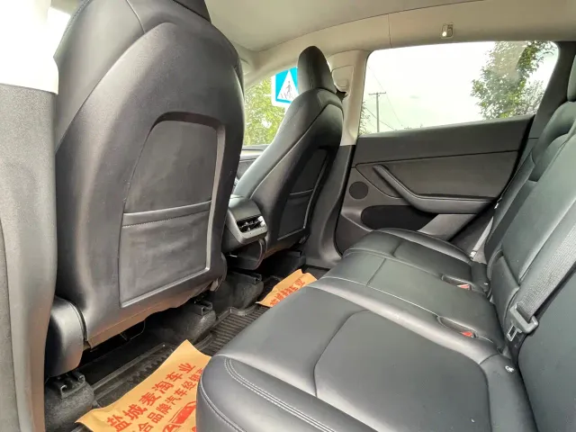 Tesla Model Y — Фото автомобиля 9