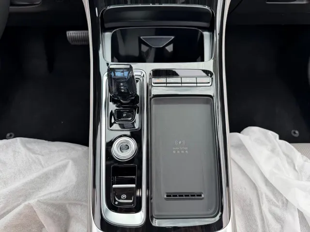 Geely Boyue L — Фото автомобиля 20